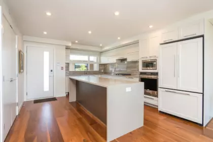 402 1160 Oxford Street, White Rock, BC, White Rock — Apartment/Condo for sale