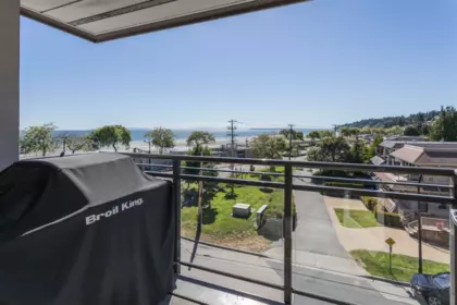 Outdoor Deck Photo of 402 1160 Oxford Street, White Rock, BC
