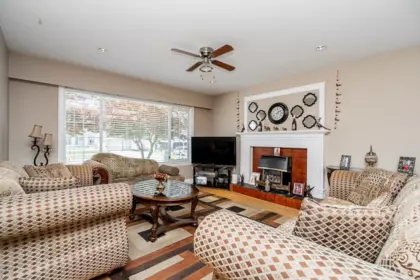 Kitchen Island Photo of 2976 Willband Street, Abbotsford, BC
