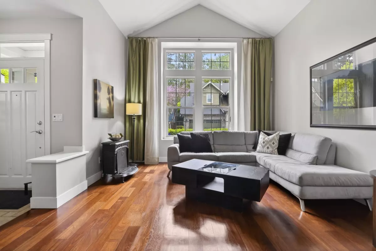 Family Room Photo of 14273 36a Avenue, Surrey, BC