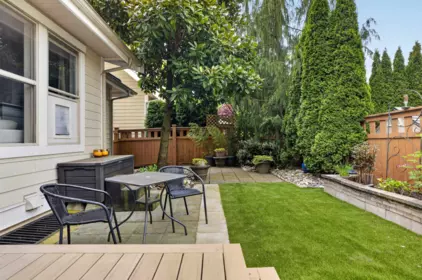 Front Yard Photo of 14273 36a Avenue, Surrey, BC