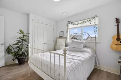 Hallway Photo of 14273 36a Avenue, Surrey, BC