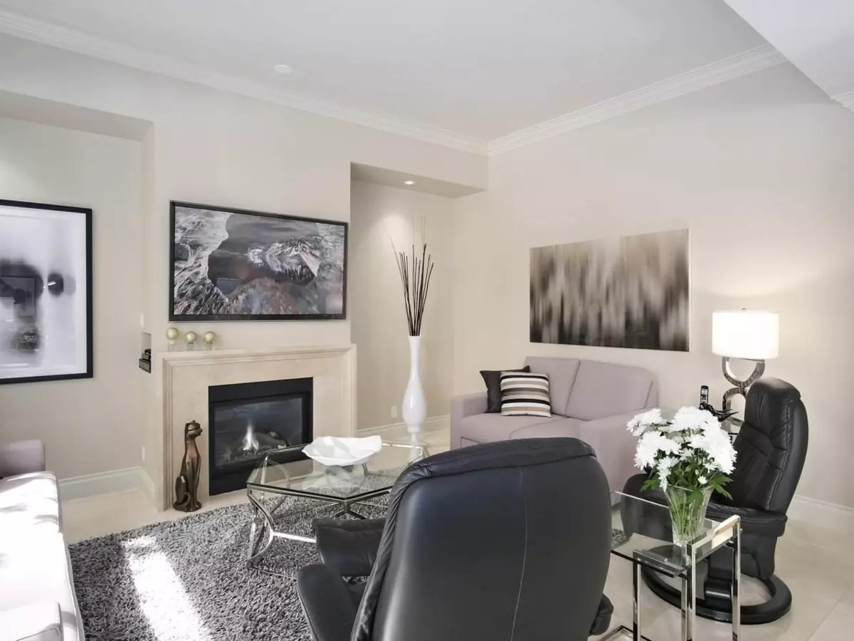 Dining Area Photo of 410 Beach Crescent, Vancouver, BC