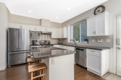 Kitchen Island Photo of 20854 72 Avenue, Langley, BC
