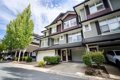 Kitchen Photo of 58 18199 70 Avenue, Surrey, BC