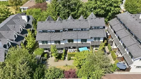 Garden / Landscaping Photo of 5743 St George Street, Vancouver, BC