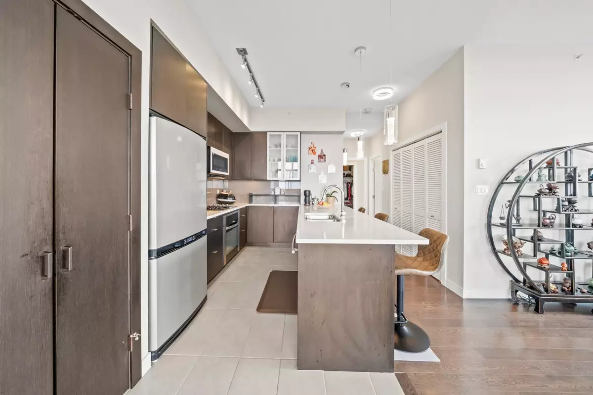 Dining Area Photo of PH2 7328 Arcola Street, Burnaby, BC