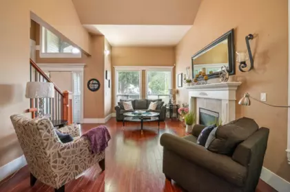 Kitchen Island Photo of 14262 71 Avenue, Surrey, BC