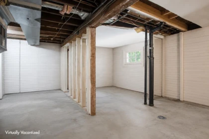 Entry Foyer Photo of 88 W Woodstock Avenue, Vancouver, BC