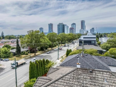 Front Yard Photo of 88 W Woodstock Avenue, Vancouver, BC