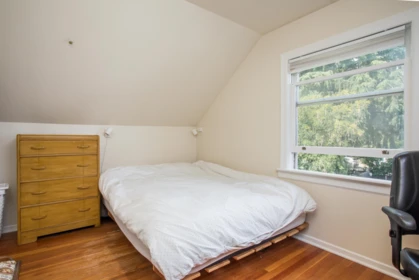 Guest Bathroom Photo of 88 W Woodstock Avenue, Vancouver, BC