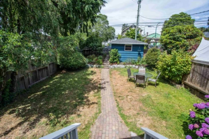 Staircase Photo of 88 W Woodstock Avenue, Vancouver, BC