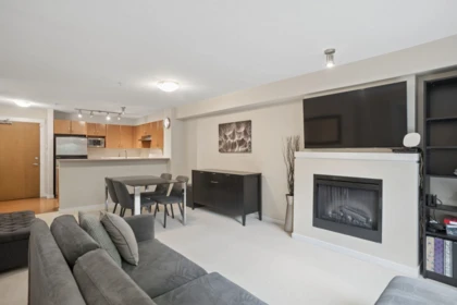 114 4723 Dawson Street, Burnaby, BC, Burnaby — Apartment/Condo for sale