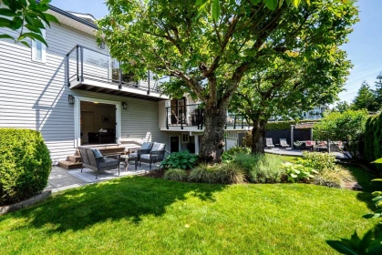 Staircase Photo of 1429 133a Street, Surrey, BC