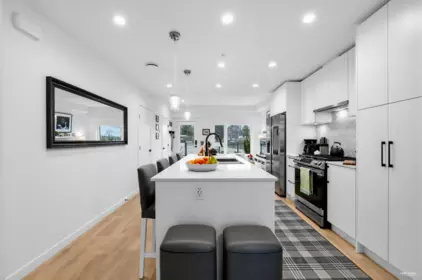 Breakfast Nook Photo of 162 565 E 2nd Street, North Vancouver, BC