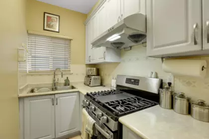 Laundry Room Photo of 6125 132a Street, Surrey, BC