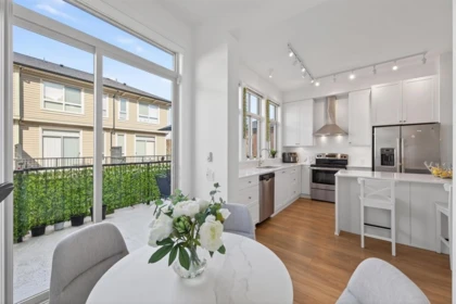 Kitchen Photo of 27 16260 23a Avenue, Surrey, BC