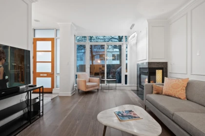 Breakfast Nook Photo of 493 Broughton Street, Vancouver, BC