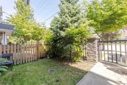 Front Yard Photo of 64 6383 140 Street, Surrey, BC