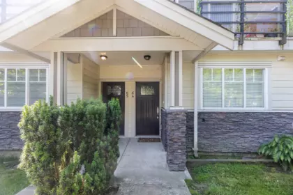 Hallway Photo of 64 6383 140 Street, Surrey, BC