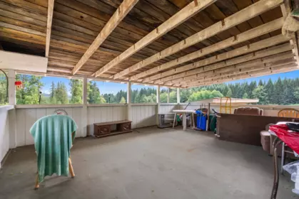 Entry Foyer Photo of 9186 164 Street, Surrey, BC