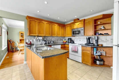 Primary Bedroom Photo of 15929 88a Avenue, Surrey, BC
