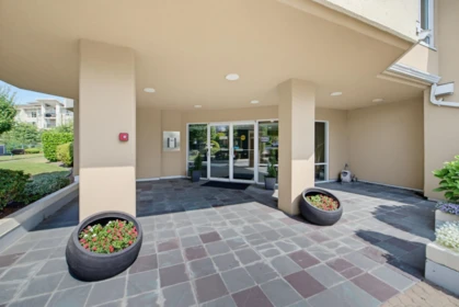 701 3190 Gladwin Road, Abbotsford, BC, Abbotsford — Apartment/Condo for sale
