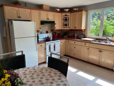 Kitchen Island Photo of 7597 Wren Street, Mission, BC