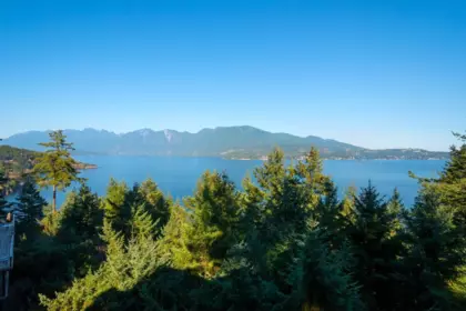 Family Room Photo of 671 Taylor Road, Bowen Island, BC