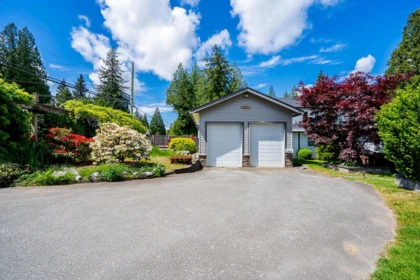 Living Room Photo of 20571 46a Avenue, Langley, BC