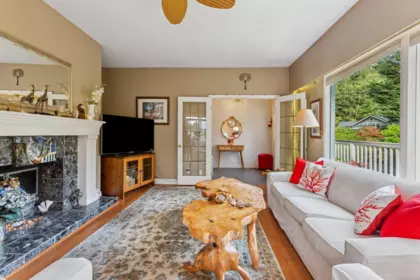 Breakfast Nook Photo of 5607 Eagle Harbour Road, West Vancouver, BC