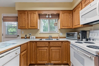 Kitchen Island Photo of 45178 Stevenson Road, Chilliwack, BC