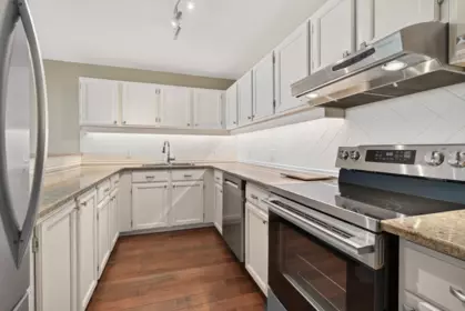 Kitchen Photo of 603 1442 Foster Street, White Rock, BC