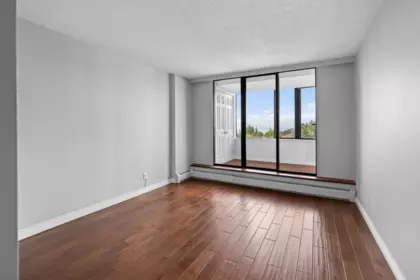 Mudroom Photo of 603 1442 Foster Street, White Rock, BC