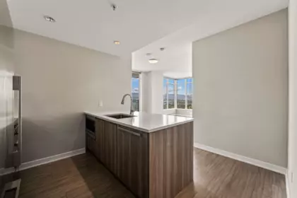 3705 4900 Lennox Lane, Burnaby, BC, Burnaby — Apartment/Condo for sale