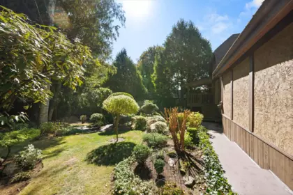 Garden / Landscaping Photo of 2122 Everett Street, Abbotsford, BC