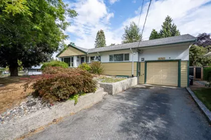 Living Room Photo of 11740 Carshill Street, Maple Ridge, BC