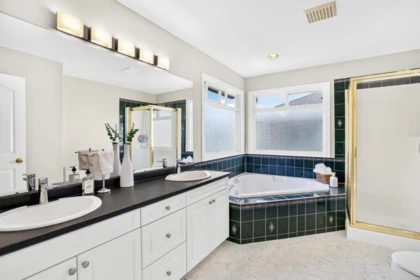 Laundry Room Photo of 18737 65 Avenue, Surrey, BC