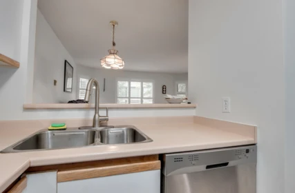 Dining Area Photo of 205 1535 Chesterfield Avenue, North Vancouver, BC