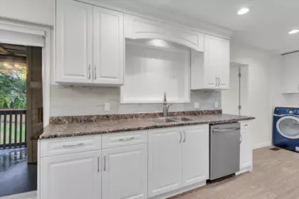 Kitchen Photo of 2558 Lakeview Crescent, Abbotsford, BC