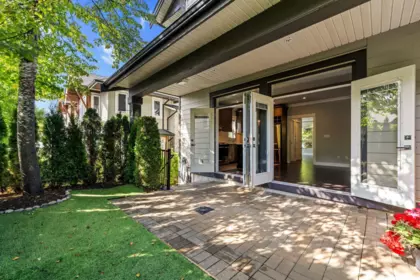 Garden / Landscaping Photo of 1 651 W 14th Street, North Vancouver, BC