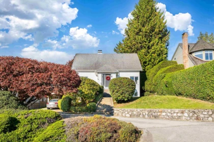 Family Room Photo of 2077 Kings Avenue, West Vancouver, BC
