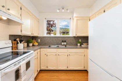 Kitchen Photo of 2077 Kings Avenue, West Vancouver, BC