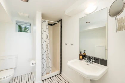 Laundry Room Photo of 2077 Kings Avenue, West Vancouver, BC
