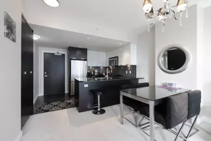 1606 2968 Glen Drive, Coquitlam, BC, Coquitlam — Apartment/Condo for sale