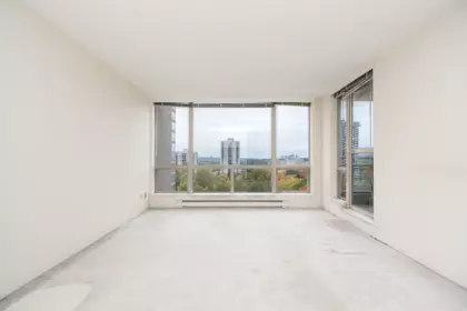 1802 9633 Manchester Drive, Burnaby, BC, Burnaby — Apartment/Condo for sale