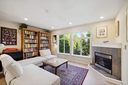 105 4272 Albert Street, Burnaby, BC, Burnaby — Apartment/Condo for sale