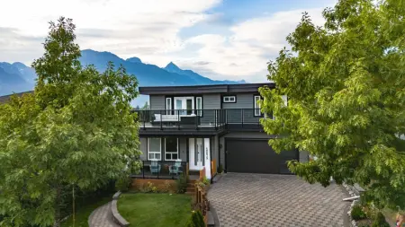 40879 The Crescent, Squamish, BC, Squamish — Single Family Residence for sale