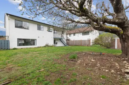 561 5th Avenue, Hope, BC, Hope — Single Family Residence for sale