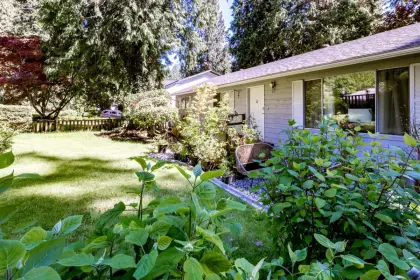 2647 Manatee Road, Roberts Creek, BC, Roberts creek — Single Family Residence for sale